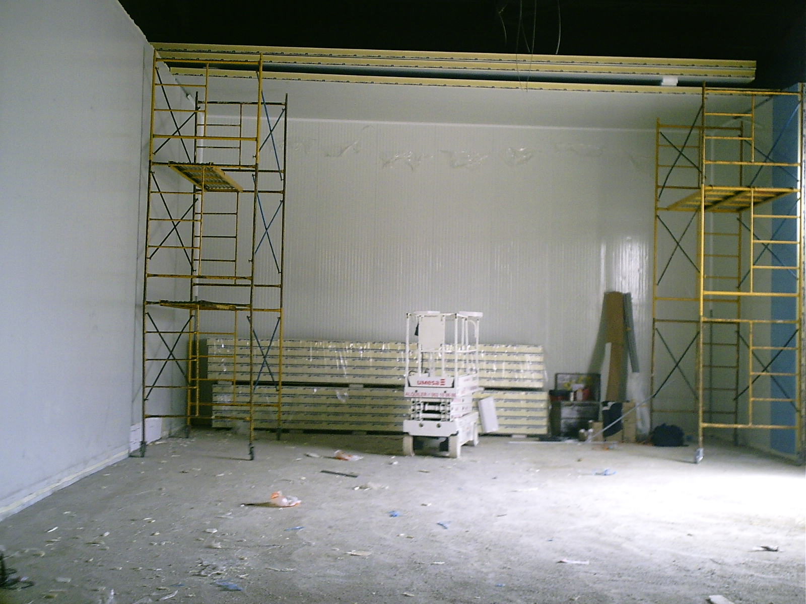 Cámara con paneles frigoríficos